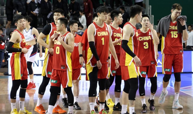 开云体育入口-周琦：上半场我们每个人投两三个太平均 一直不投偶尔投2个也不行