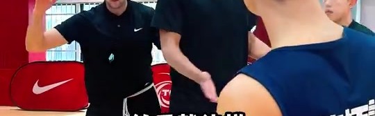 开云体育APP-干货！易建联亲自示范内线卡位要球 抢占位置+对抗控重心